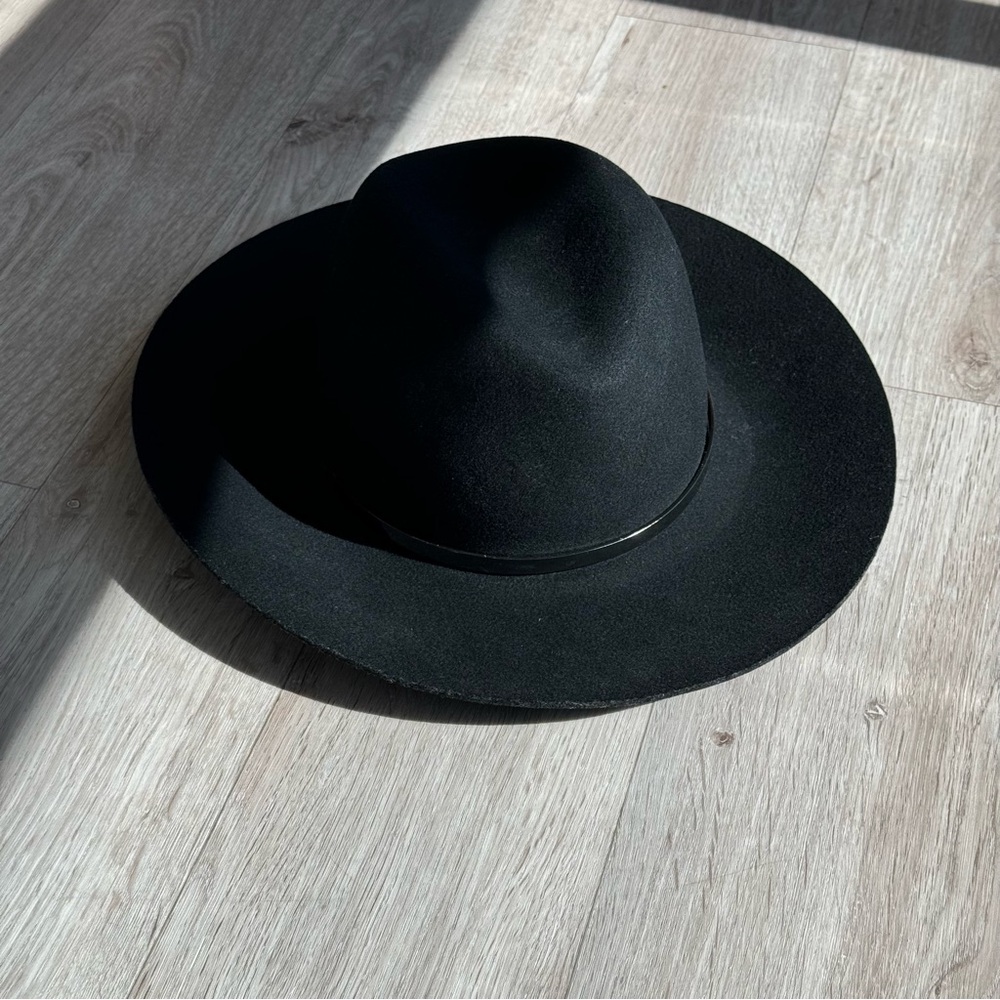 Janessa Leone Wool Black Hat size Medium